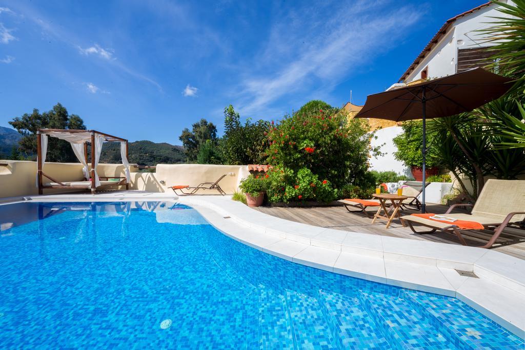 Verekinthos Villas Yerolákkos Exterior foto